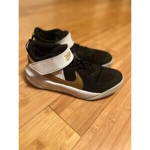 Nike Kids Team Hustle Basketball Shoes